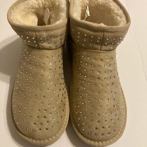 NWOT Unionbay size 7/8 Tan Suede Boots with Rhinestone Accents